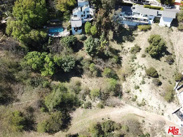 3905 N Hopevale DR, Sherman Oaks, CA 91403