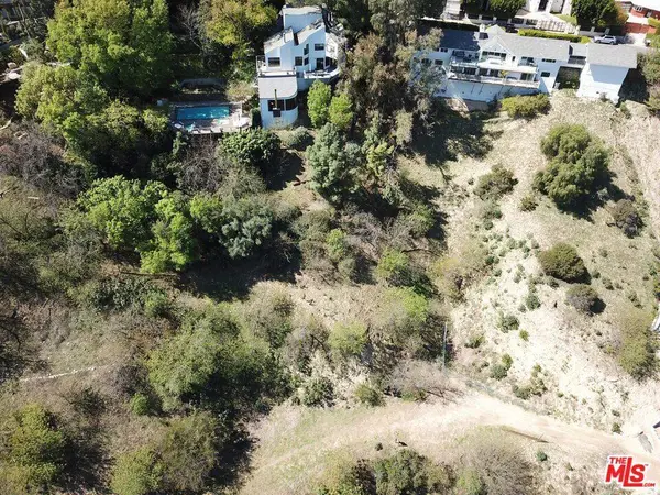 3905 N Hopevale DR, Sherman Oaks, CA 91403