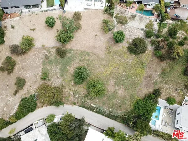 3734 N Oakfield Dr, Sherman Oaks, CA 91423