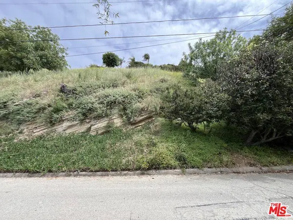 3800 N Oakfield Dr, Sherman Oaks, CA 91423