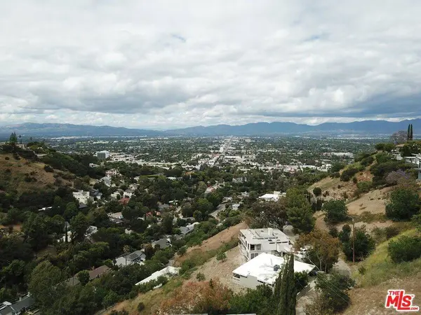 3734 N Oakfield DR, Sherman Oaks, CA 91423