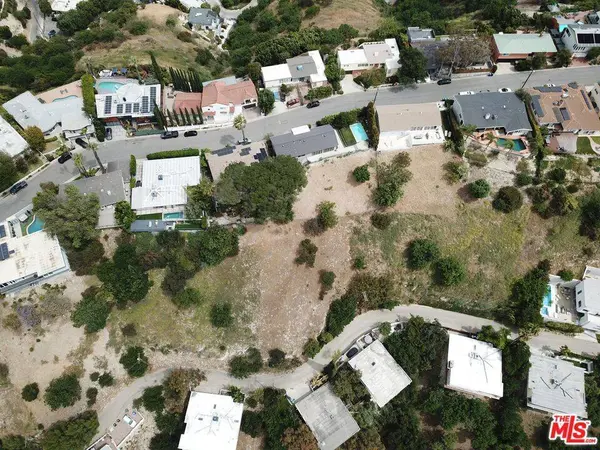 3800 N Oakfield DR, Sherman Oaks, CA 91423