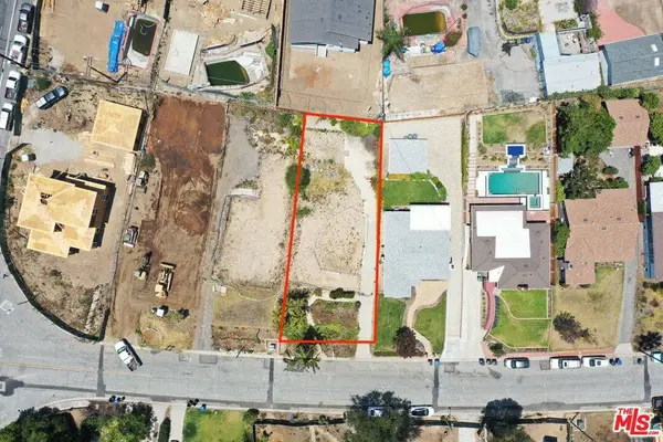 933 E Palm ST, Altadena, CA 91001
