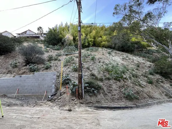 3947 N Hopevale DR, Sherman Oaks, CA 91403