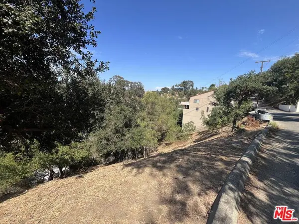 7247 W Sunnydip Trl, Los Angeles, CA 90068
