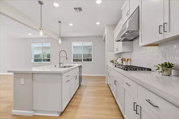 1284 Esplanade LN, Lincoln, CA 95648