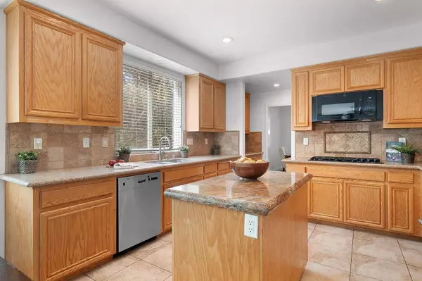 3053 Schooner DR, El Dorado Hills, CA 95762