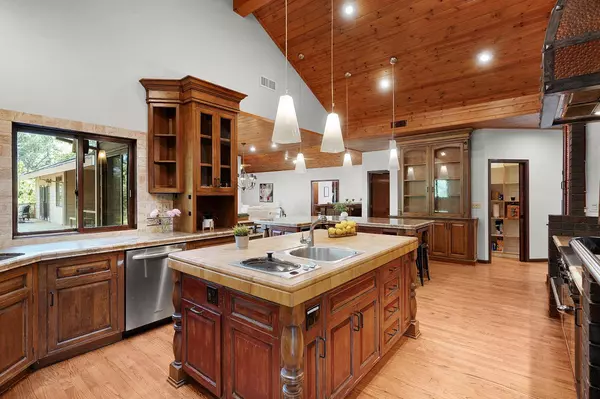 10145 Hayes DR, Newcastle, CA 95658