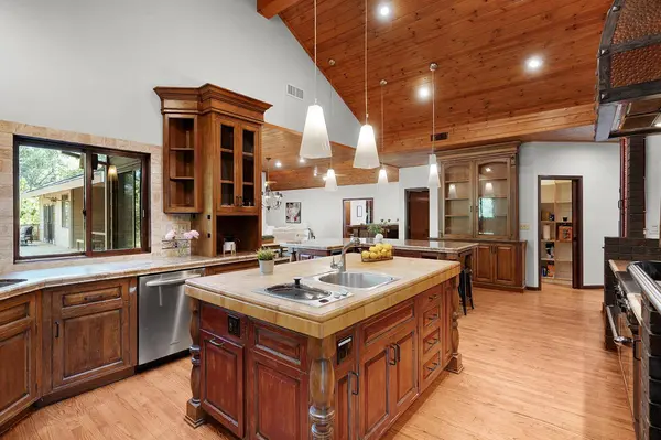 10145 Hayes DR, Newcastle, CA 95658