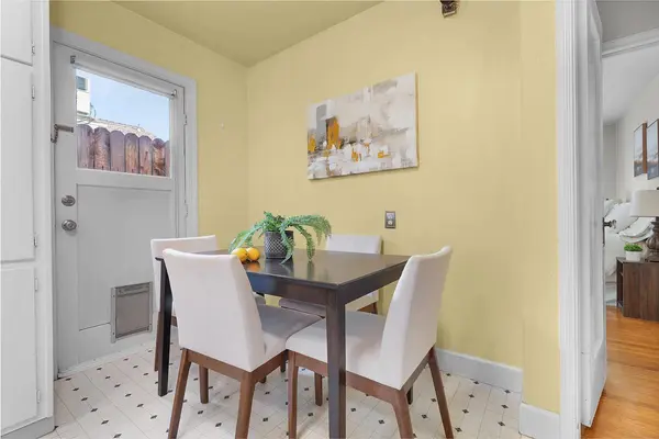 4032 T ST, Sacramento, CA 95819