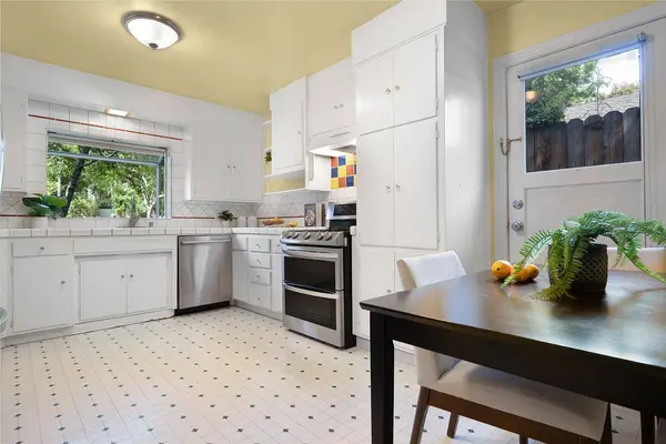 4032 T ST, Sacramento, CA 95819
