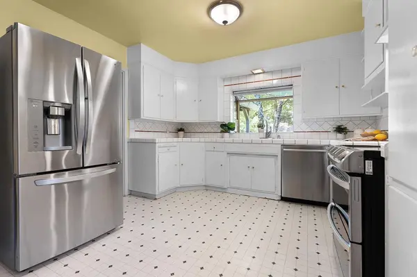 4032 T ST, Sacramento, CA 95819