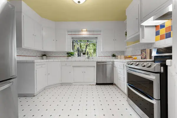4032 T ST, Sacramento, CA 95819