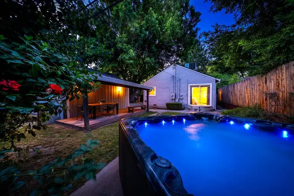 4032 T ST, Sacramento, CA 95819