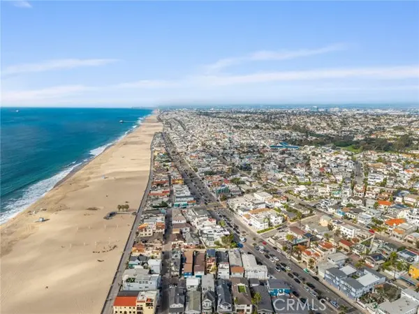 32 21st St, Hermosa Beach, CA 90254-2812