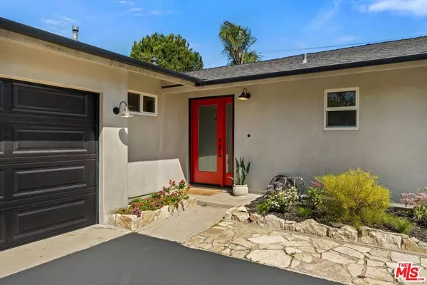 23335 Friar St, Woodland Hills, CA 91367