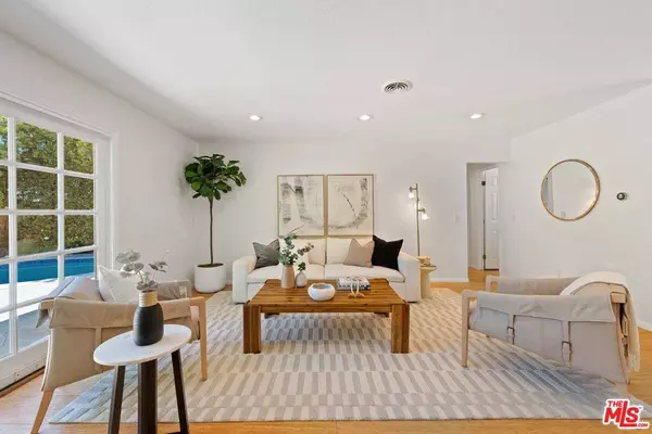 23335 Friar St, Woodland Hills, CA 91367