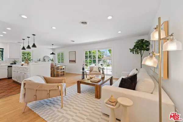 23335 Friar St, Woodland Hills, CA 91367