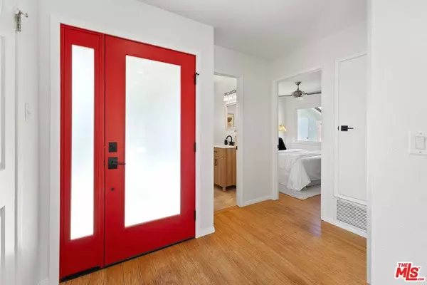 23335 Friar St, Woodland Hills, CA 91367