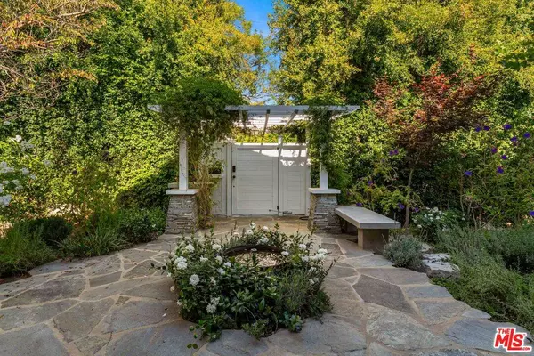 233 S Saltair Ave, Los Angeles, CA 90049