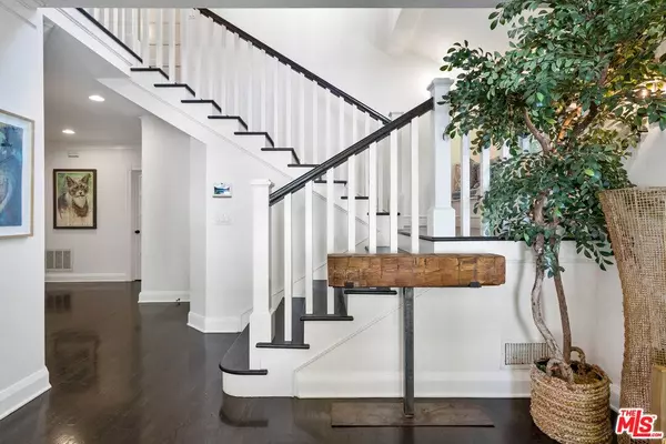 233 S Saltair Ave, Los Angeles, CA 90049