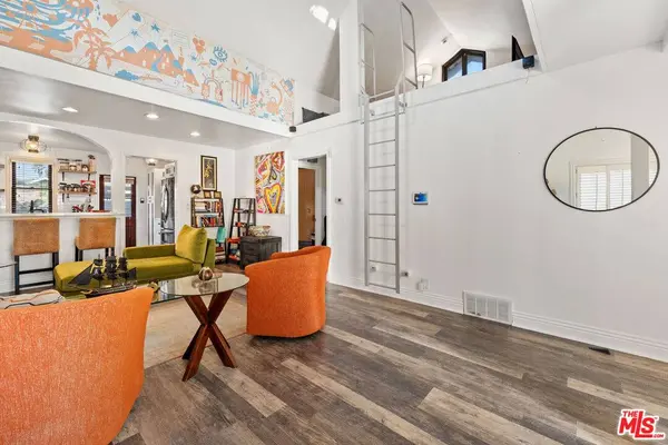 107 Clubhouse Ave, Venice, CA 90291