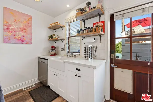 107 Clubhouse Ave, Venice, CA 90291