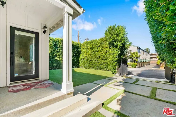 11642 Acama St, Studio City, CA 91604