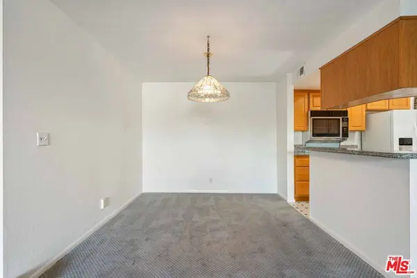 11706 Montana Ave #204, Los Angeles, CA 90049