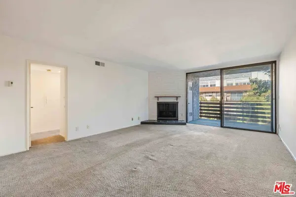11706 Montana Ave #204, Los Angeles, CA 90049