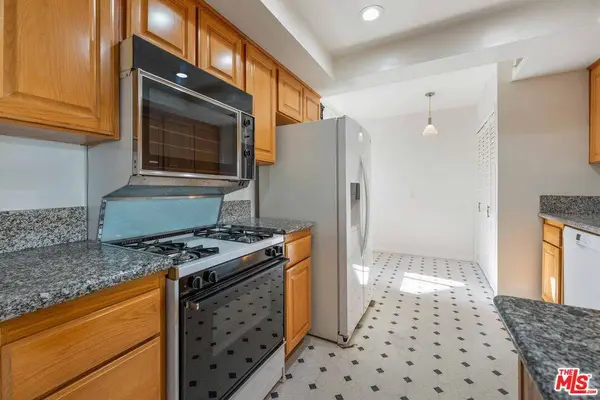 11706 Montana Ave #204, Los Angeles, CA 90049