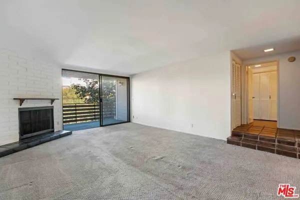 11706 Montana Ave #204, Los Angeles, CA 90049