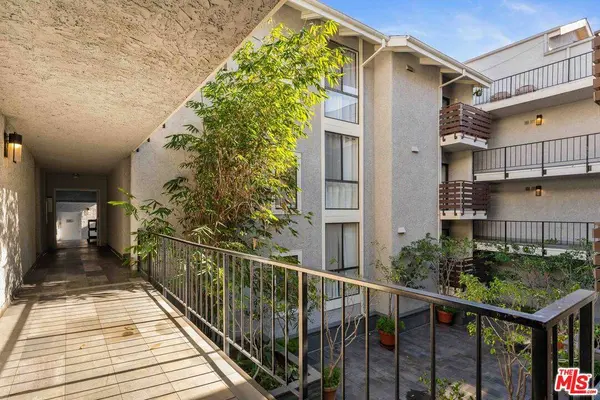 11706 Montana Ave #204, Los Angeles, CA 90049