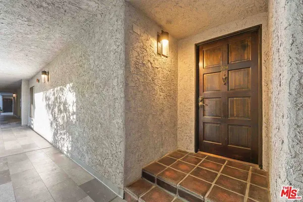 11706 Montana Ave #204, Los Angeles, CA 90049