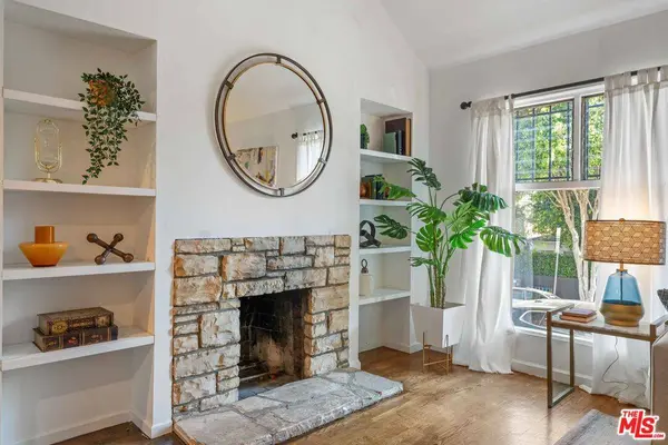 9039 Phyllis Ave, West Hollywood, CA 90069