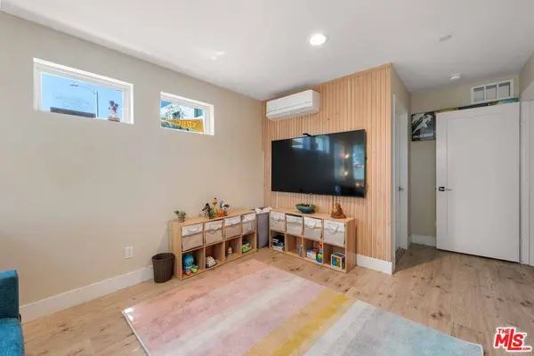 2911 W Exposition Pl #1, Los Angeles, CA 90018