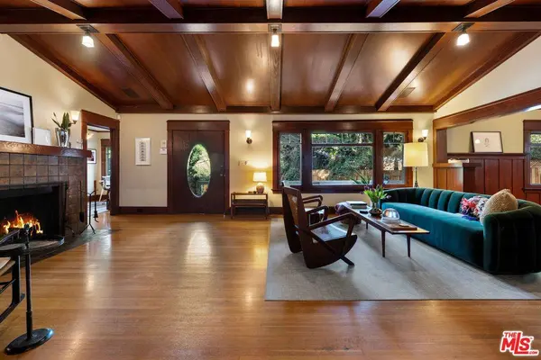 8050 Jovenita Canyon Dr, Los Angeles, CA 90046