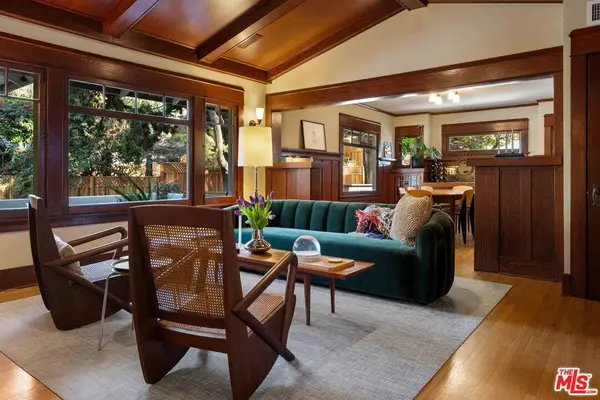 8050 Jovenita Canyon Dr, Los Angeles, CA 90046