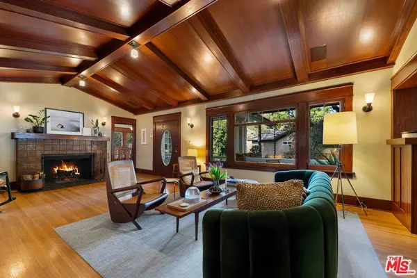 8050 Jovenita Canyon Dr, Los Angeles, CA 90046