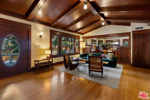 8050 Jovenita Canyon Dr, Los Angeles, CA 90046