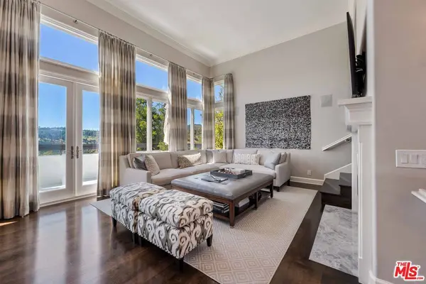 2427 Cobham Ct, Los Angeles, CA 90077