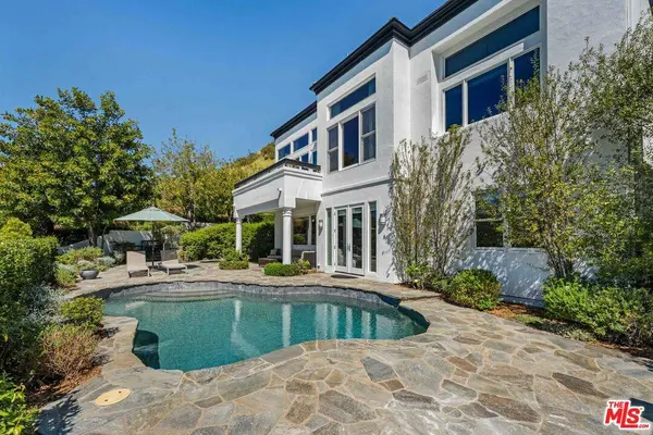 2427 Cobham Ct, Los Angeles, CA 90077