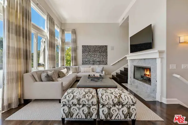 2427 Cobham Ct, Los Angeles, CA 90077