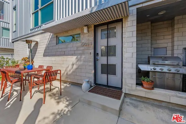 6024 W Beachwood Ln, Los Angeles, CA 90038