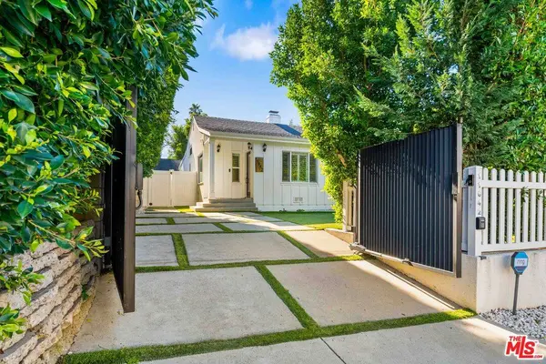 11642 Acama St, Studio City, CA 91604