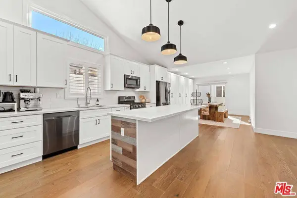 11642 Acama St, Studio City, CA 91604