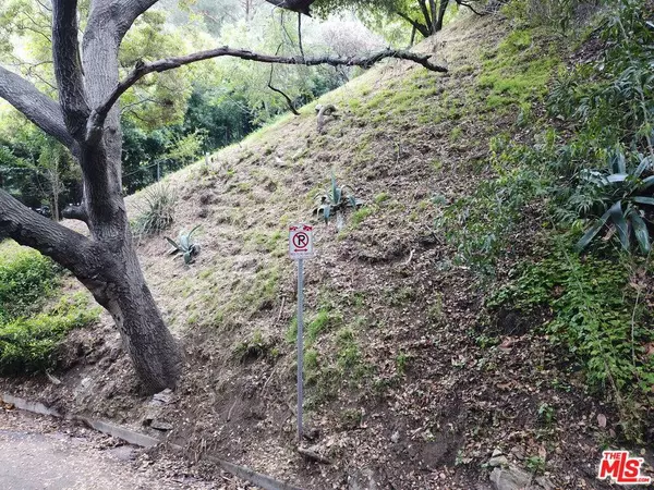 10074 Westwanda Dr, Beverly Hills, CA 90210