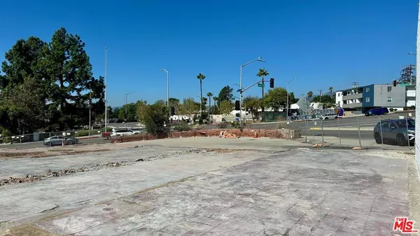 912 E Altadena Dr, Altadena, CA 91001