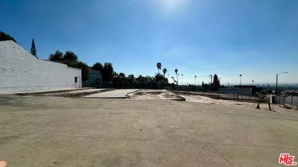 912 E Altadena Dr, Altadena, CA 91001