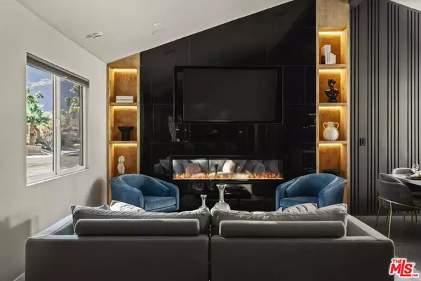 1170 E El Conquistador, Palm Springs, CA 92262